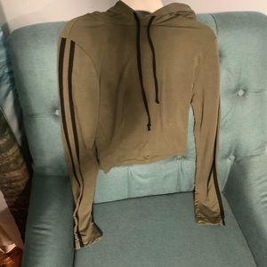 🤑Green short hoodie with black stripped sleeves🤑